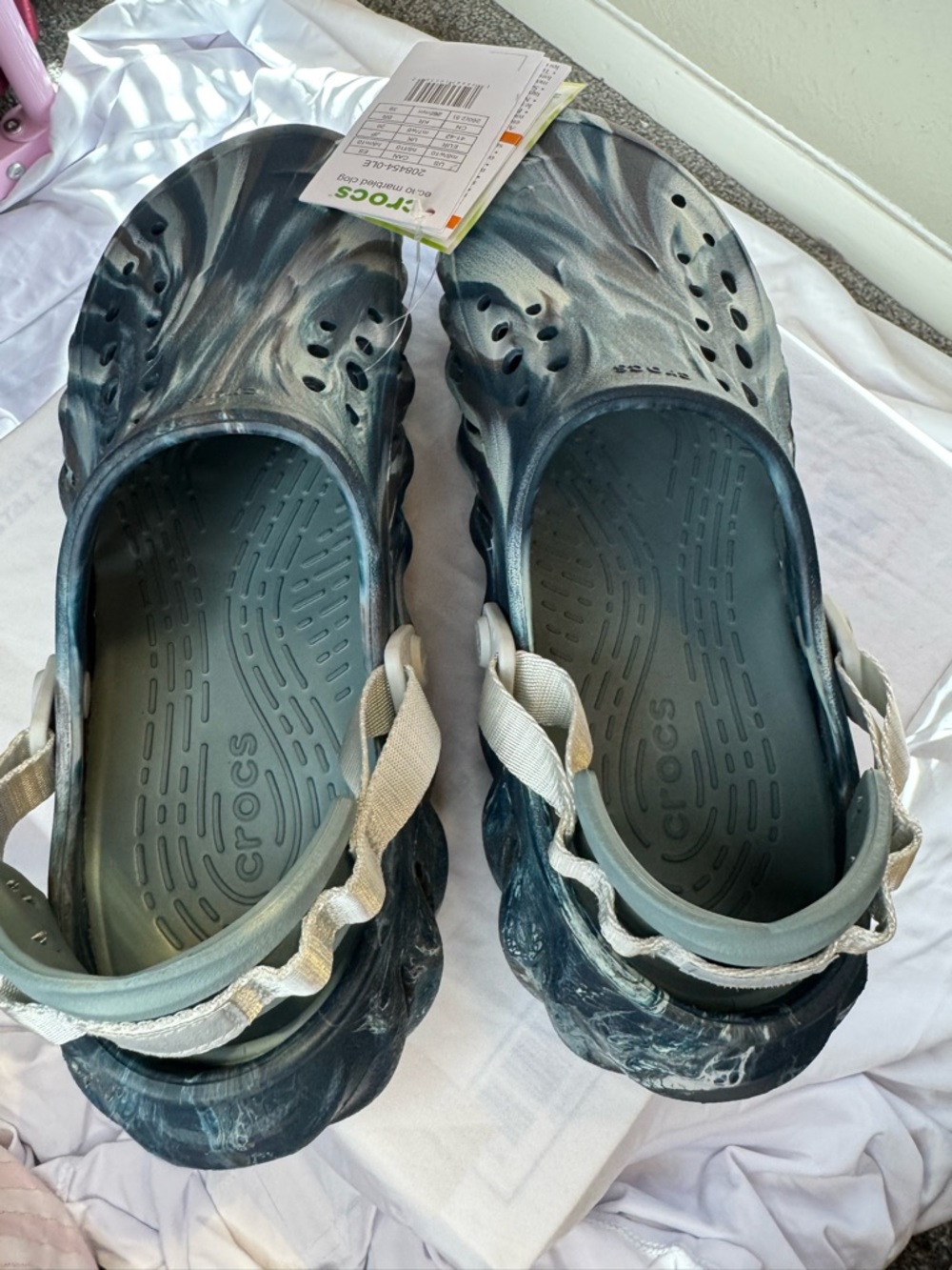 CROCS Echo Marbled Clog in Blue and Gray Mens 8 Womens 10 - Picture 2 of 4
